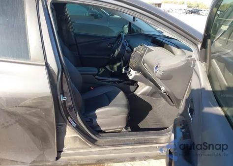 2017 Toyota Prius Three Touring z USA, uszkodzony, nr VIN JTDKARFUXH3542687